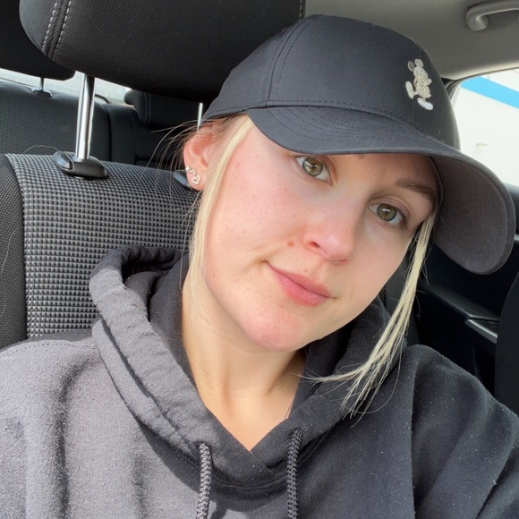 Meet your Posher, Nicole - Picture 4 of 4